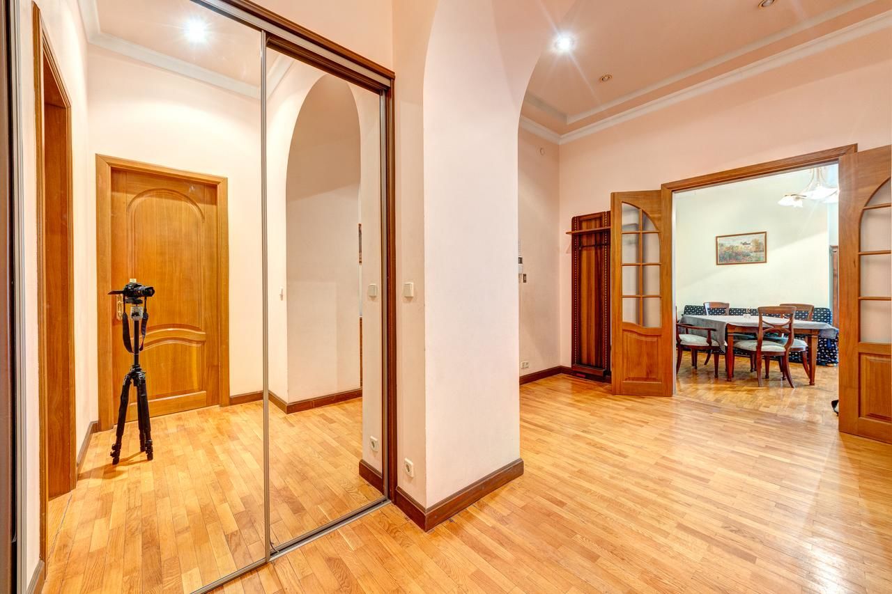 Апартаменты Three rooms apartments near Kiev Planetarium! Киев-14