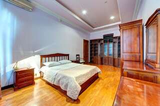 Апартаменты Three rooms apartments near Kiev Planetarium! Киев Апартаменты с 2 спальнями-1