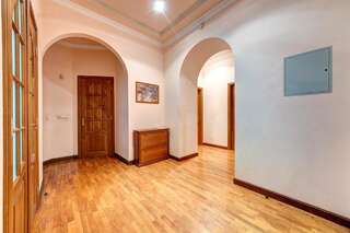 Апартаменты Three rooms apartments near Kiev Planetarium! Киев Апартаменты с 2 спальнями-10
