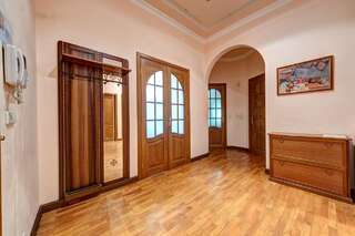 Апартаменты Three rooms apartments near Kiev Planetarium! Киев Апартаменты с 2 спальнями-14