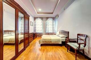 Апартаменты Three rooms apartments near Kiev Planetarium! Киев Апартаменты с 2 спальнями-2
