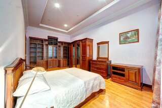 Апартаменты Three rooms apartments near Kiev Planetarium! Киев Апартаменты с 2 спальнями-3