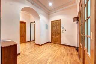 Апартаменты Three rooms apartments near Kiev Planetarium! Киев Апартаменты с 2 спальнями-9