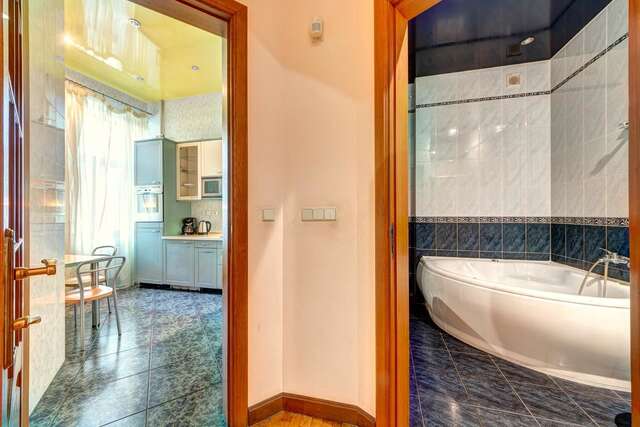 Апартаменты Three rooms apartments near Kiev Planetarium! Киев-21
